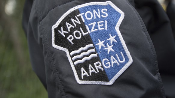 Das Logo der Kantonspolizei Aargau auf der Uniform eines Polizisten am &quot;Tag der offenen Tuer&quot; in der Interkantonalen Polizeischule IPH vom Samstag 20. Mai 2017 in Hitzkirch im Kanton Luzern. ...