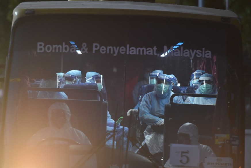 epa08248305 A handout photo made available by Malaysia's Ministry of Health shows health workers preparing to receive passengers arriving from Wuhan, China, at Kuala Lumpur International Airport ...