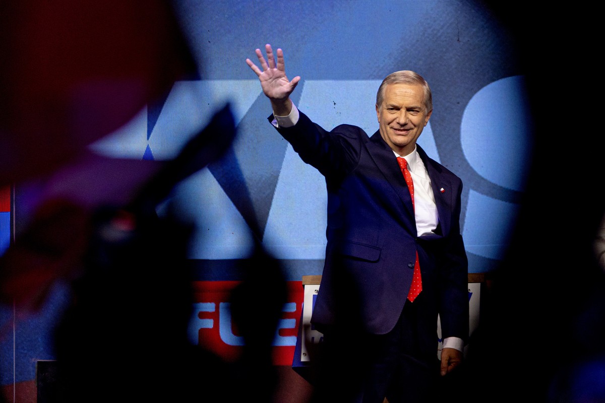 epa12530357 Jose Antonio Kast, the presidential candidate for the Republican and Social Christian Party of Chile, greets supporters after learning the election results in Santiago, Chile, 16 November  ...