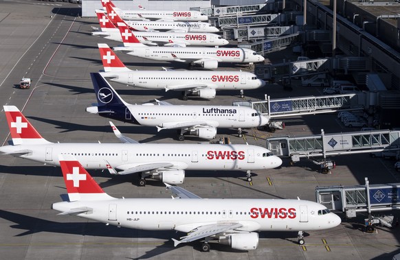 Parked planes of the airline Swiss at the airport in Zurich, Switzerland on Monday, 23 March 2020. The bigger part of the Swiss airplanes are not in use due to the outbreak of the coronavirus. (KEYSTO ...