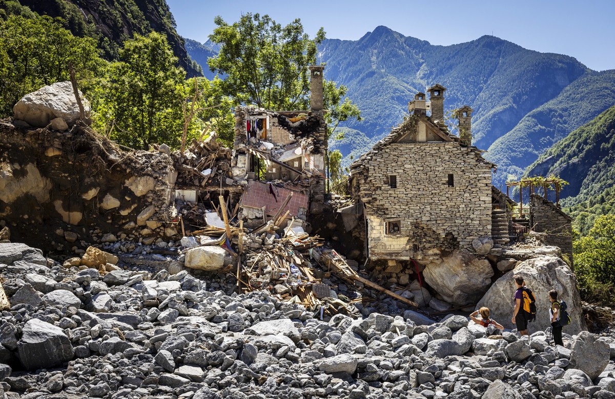 epa11457592 People inspect houses destroyed in a massive landslide in Fontana, in Val Bavona in the Maggia Valley, southern Switzerland, 04 July 2024. Severe storms and torrential rain over the last w ...