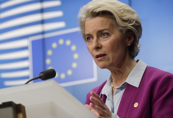 epa10032018 European Commission President Ursula von der Leyen during a press conference at the end of the second day of EU Summit in Brussels, Belgium, 24 June 2022. The latest developments concerning cost-of-living, raging inflation and energy war waged by Russia are topping the agenda when EU member states leaders meet for a European Council meeting. EPA/OLIVIER HOSLET