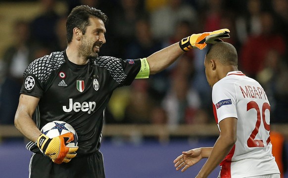 epaselect epa05942627 Juventus goalkeeper Gianluigi Buffon (L) reacts with Kylian Mbappe (R) of AS Monaco during the UEFA Champions League semi final, first leg soccer match between AS Monaco and Juve ...