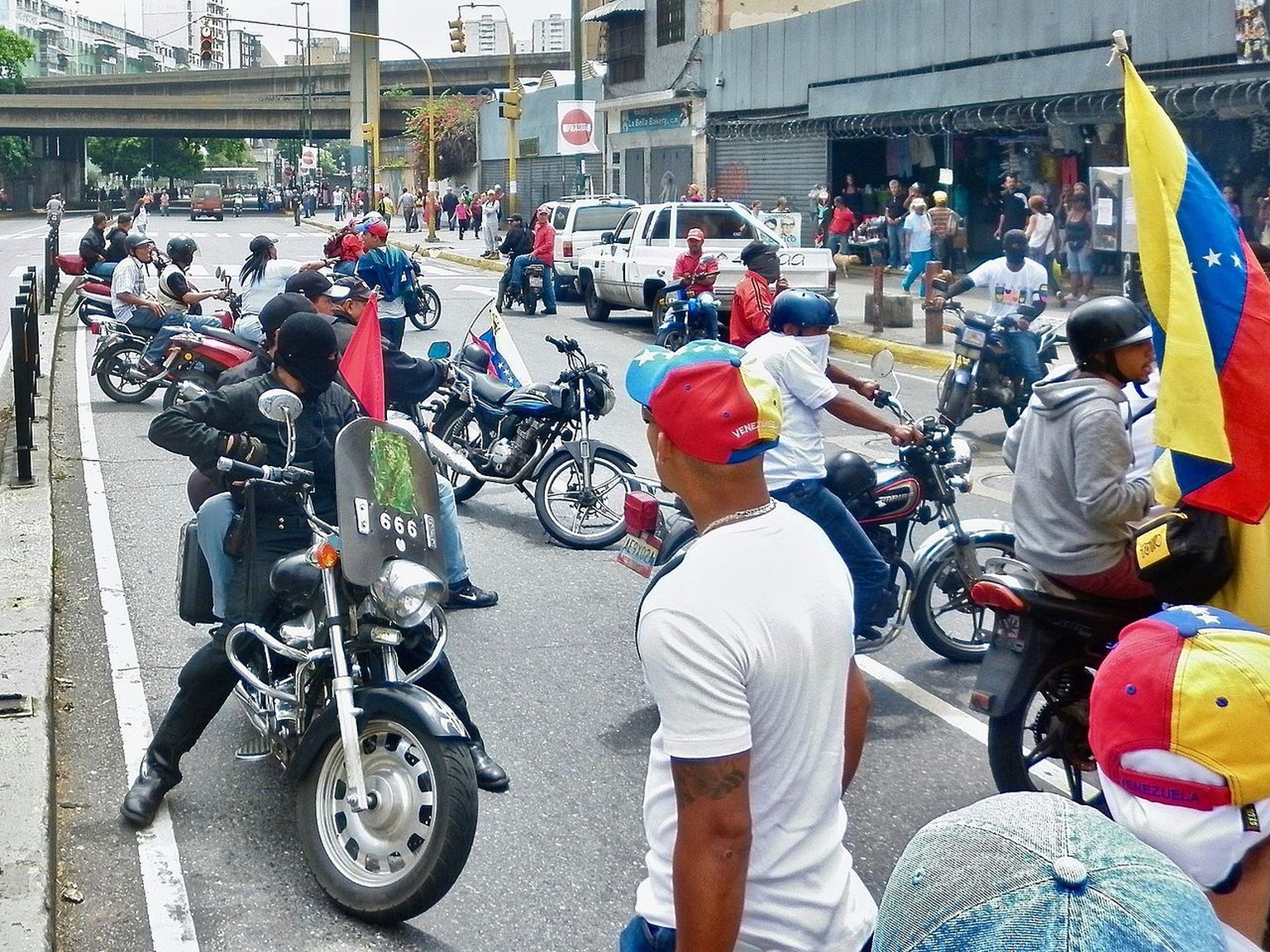 Pro-government colectivos in San Martín, Caracas, Venezuela block the passage of protests during the Mother of All Marches.
CC BY-SA 4.0, https://commons.wikimedia.org/w/index.php?curid=59814962