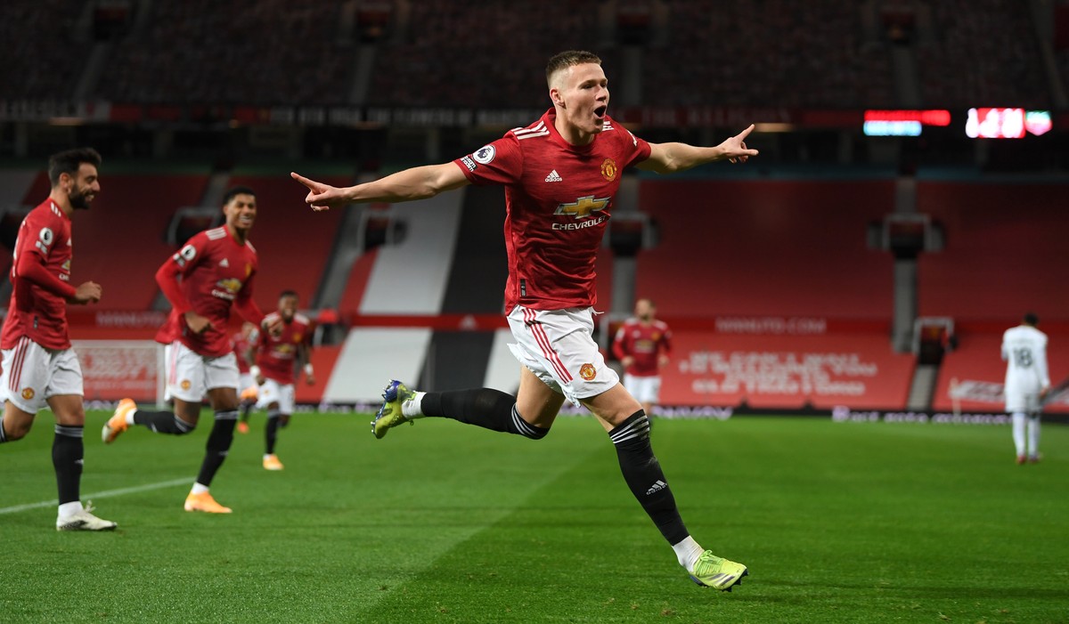 epa08896236 Manchester United's Scott McTominay celebrates with teammates after scoring the 1-0 during the English Premier League soccer match between Manchester United and Leeds United in Manche ...