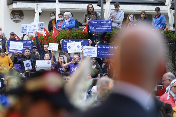 Des manifestants du mouvement Mass Voll! protestent apres l&#039;allocution du conseiller federal Alain Berset, lors des festivites du 1er aout, (Fete nationale suisse), ce dimanche 1er aout 2021, a G ...