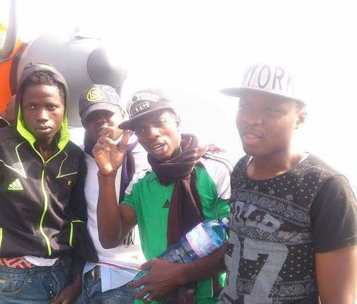 Gerettet: M. und seine Freunde auf dem Boot der italienischen Küstenwache.
