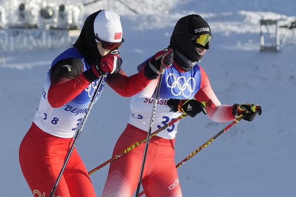 Switzerland&#039;s Lydia Hiernickel, right, competes during the women&#039;s 7.5km + 7.5km skiathlon cross-country skiing competition at the 2022 Winter Olympics, Saturday, Feb. 5, 2022, in Zhangjiako ...