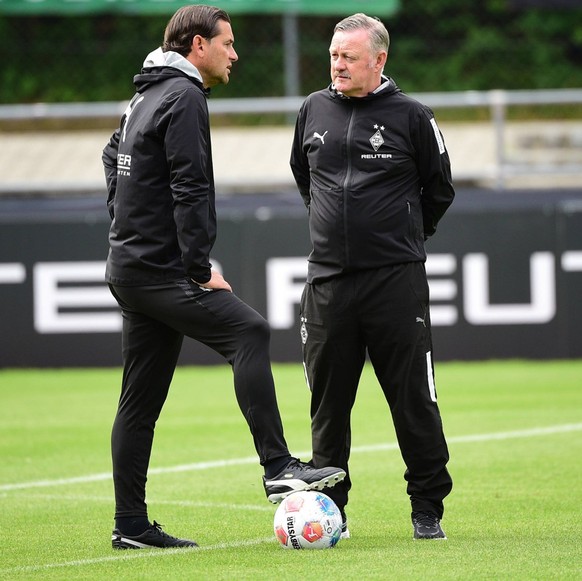 23.07.2025 Rottach-Egern Fussball, Herren, Saison 2025/2026, Trainingslager Borussia Moenchengladbach Im Gespraech v. li. Gerardo Seoane Trainer Gladbach, Roland Virkus Geschaeftsfuehrer Gladbach DFL  ...