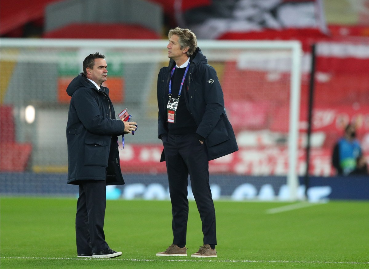 epa08855493 Ajax Amsterdam's director of football Marc Overmars (L) and Ajax CEO Edwin van der Sar (R) inspect the pitch ahead of the UEFA Champions League group D soccer match between Liverpool  ...