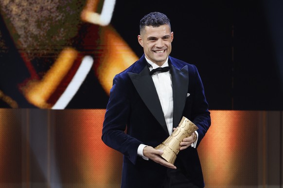 Granit Xhaka, winner of the male national player 2022 award reacts at the Swiss Football Night 2022 awards, in Bern, Switzerland, Monday, January 23, 2023. (KEYSTONE/Peter Klaunzer)