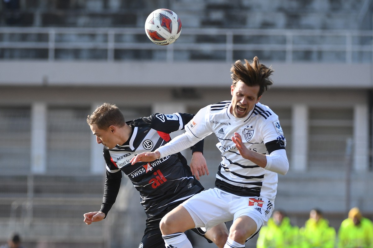 Lugano's player Mattia Bottani right, fight for the ball with Basel's player Valentin Stocker right, during the Super League soccer match FC Lugano against FC Basel, at the Cornaredo stadium ...