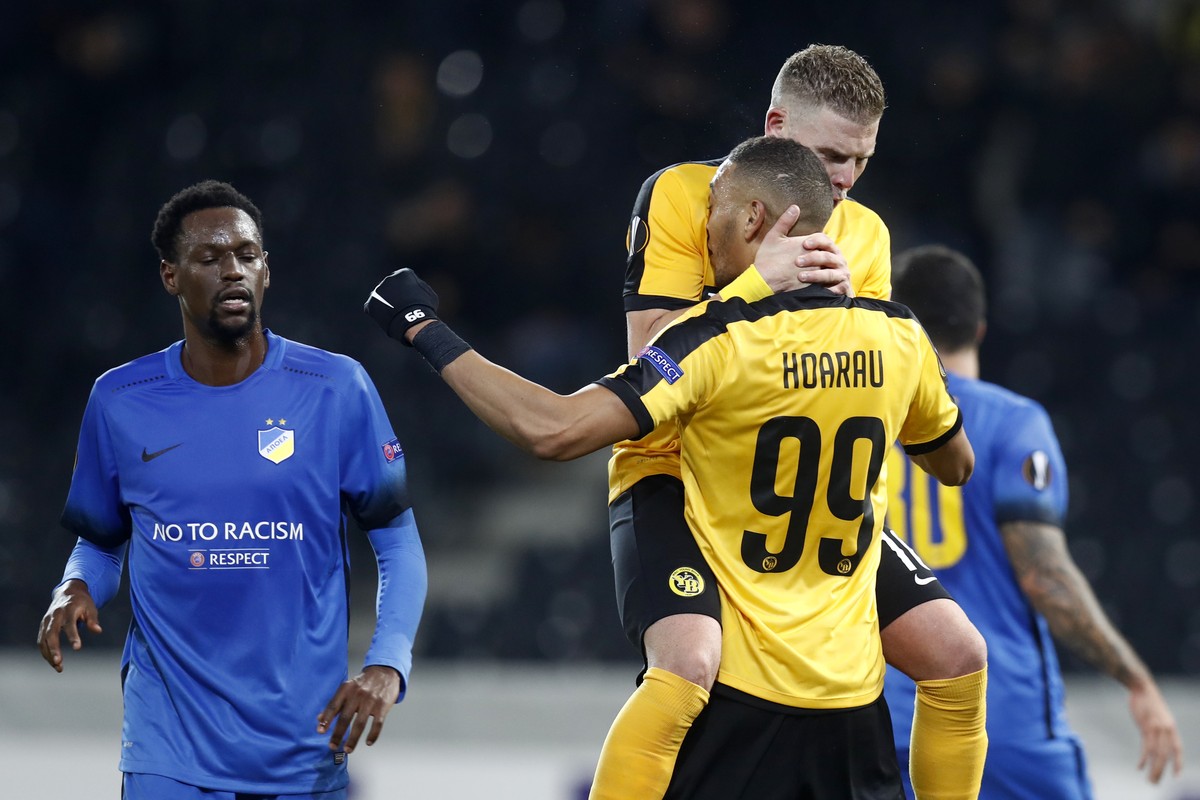 Bern's Guillaume Hoarau celebrates with teammate Yoric Ravet after scoring the 3-1 during the UEFA Europa League group B match between Switzerland's BSC Young Boys and Cyprus' APOEL Nic ...