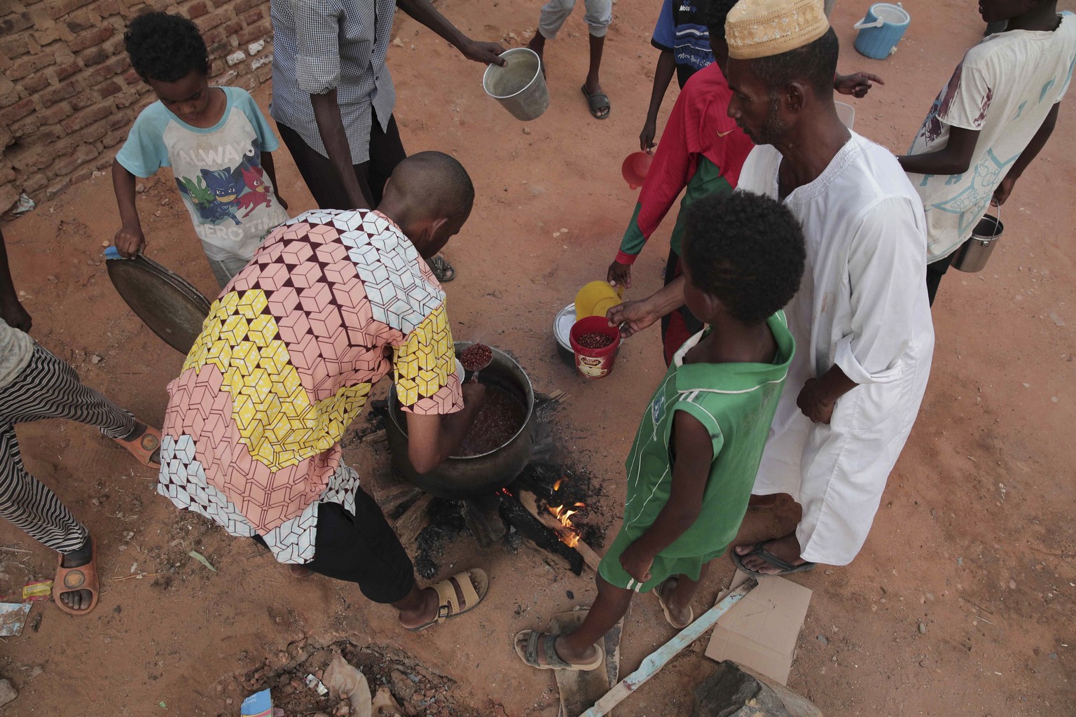 People prepare food in a Khrtoum neighborhood Friday, June 16, 2023. Sudan had plunged into chaos since mid-April when monthslong tensions between the military and its rival, the paramilitary Rapid Su ...
