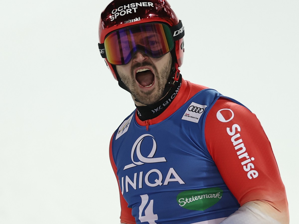 Switzerland's Loic Meillard celebrates winning an alpine ski, men's World Cup giant slalom in Schladming, Austria, Tuesday, Jan. 27, 2026. (AP Photo/Gabriele Facciotti)
Loic Meillard