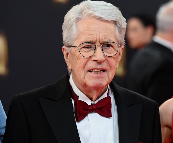 Moderator Frank Elstner, seine Frau Britta l und Tochter Enya r kommt zur Gala und Verleihung des Deutschen Fernsehpreis in Köln. *** Presenter Frank Elstner, his wife Britta l and daughter Enya r att ...