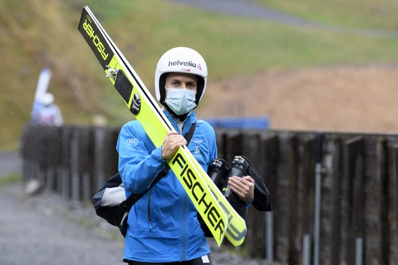 ARCHIVBILD ZUR KEYSTONE-SDA-SAISONVORSCHAU ZUM SKISPRINGEN --- Der Schweizer Skispringer Simon Ammann waehrend das Training der Skispringer vor in der Nordic Arena, am Mittwoch, 28. Oktober 2020, in K ...