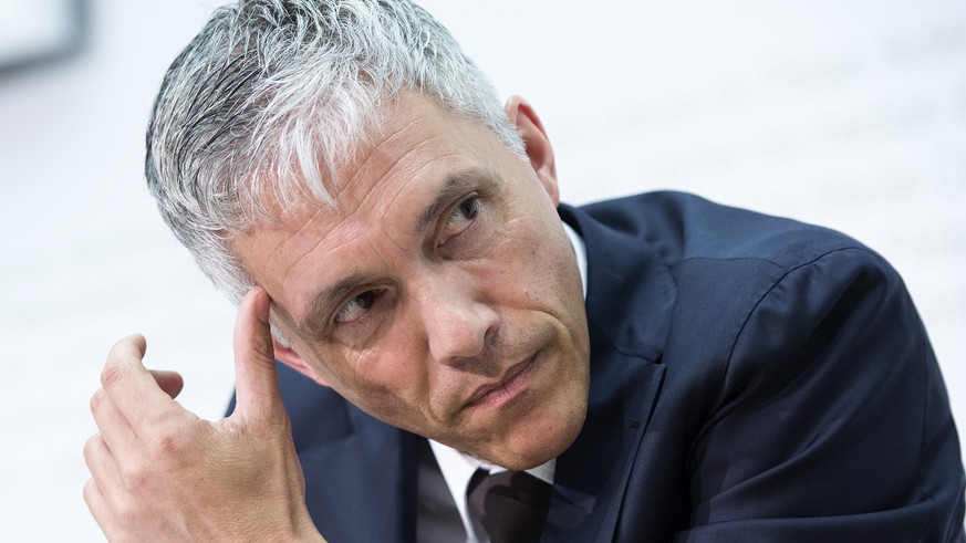 Bundesanwalt Michael Lauber aeussert sich zum Fall FIFA und zu seiner Wiederwahl, am Mittwoch, 17. Juni 2015, in Bern. (KEYSTONE/Marcel Bieri)

Switzerlands attorney general Michael Lauber during a ...