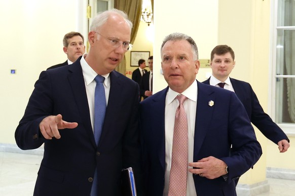 epa12025436 Head of the Russian Direct Investment Fund and Russian special presidential envoy for economic cooperation with foreign countries, Kirill Dmitriev (L) and US Special Envoy to the Middle Ea ...