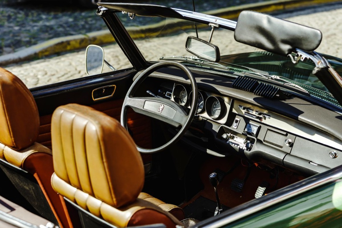 Vous roulez dans une voiture old school? Il faudra peut-être faire changer votre autoradio pour continuer à écouter la RTS.