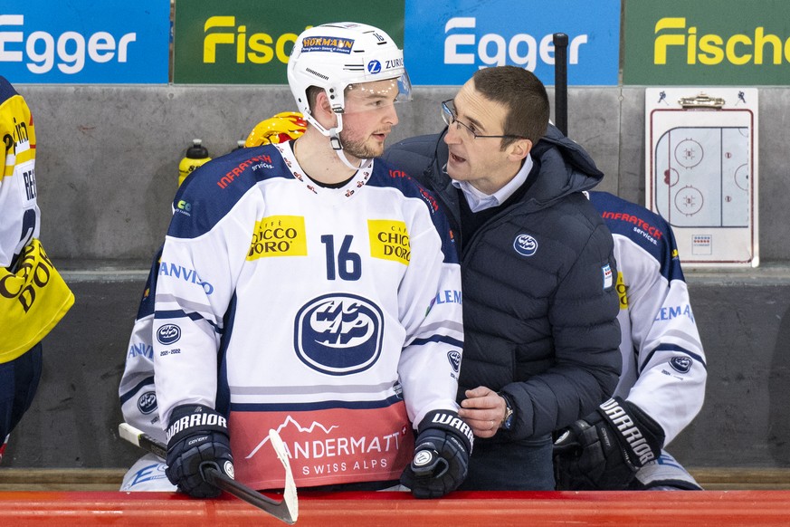 Ambris Dominic Zwerger, links, und Ambris Head Coach Luca Cerdea, rechts, waehrend dem Qualifikationsspiel der National League zwischen den SCL Tigers und dem HC Ambri-Piotta, am Freitag, 21. Januar 2 ...