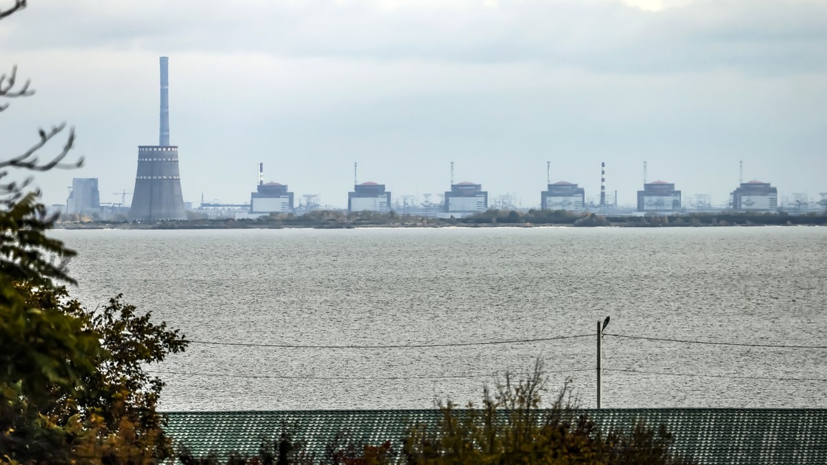 epa10271118 The Zaporizhzhia nuclear power plant (ZNPP) is seen from Nikopol, Ukraine, 28 October 2022. According to a statement by IAEA director general chief Grossi from 28 October 2022, engineers a ...