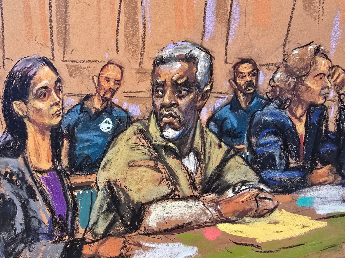 FILE PHOTO: Sean "Diddy" Combs sits with members of his defense team Teny Geragos and Alexandra Shapiro for a conference ahead of his trial next month on sex trafficking charges, in New York ...