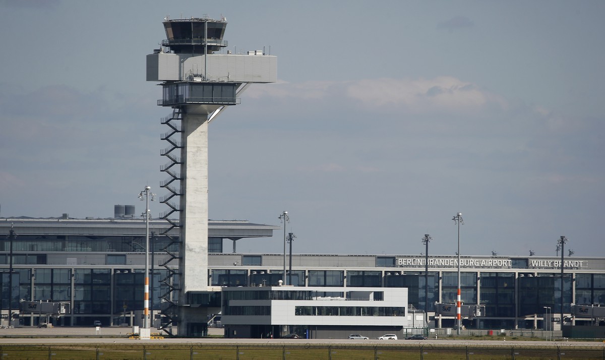 ZUM 10. JAHRESTAG DES BAUBEGINNS DES FLUGHAFENS BERLIN BRANDENBURG AM 5.SEPTEMBER 2016 STELLEN WIR IHNEN FOLGENDES BILDMATERIAL ZUR VERFUEGUNG: - Exterior view of the Airport Berlin Brandenburg ' ...
