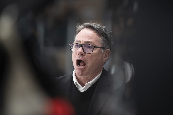 Lugano&#039;s Head Coach Chris McSorley, during the preliminary round game of the National League 2022/23 between HC Lugano and EHC Kloten at the ice stadium Corner Arrena, Friday, September 30, 2022. ...