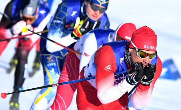 epa09761352 Jovian Hediger of Switzerland in action in the Men&#039;s Team Sprint semifinals at the Zhangjiakou National Cross-Country Skiing Centre at the Beijing 2022 Olympic Games, Zhangjiakou, Chi ...