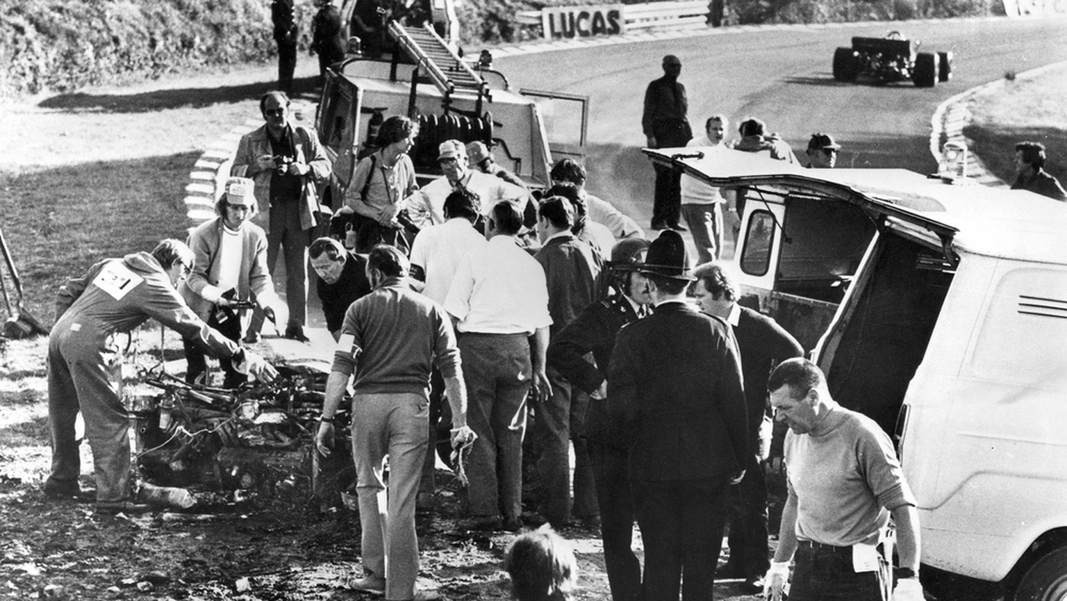 Aufnahme der Unfallstelle, an welcher der Schweizer Formel 1-Rennfahrer Jo Siffert am 24. Oktober 1971 beim Grand Prix von Brands Hatch, Grossbritannien, toedlich verunglueckte. Das Rennen wurde nach  ...