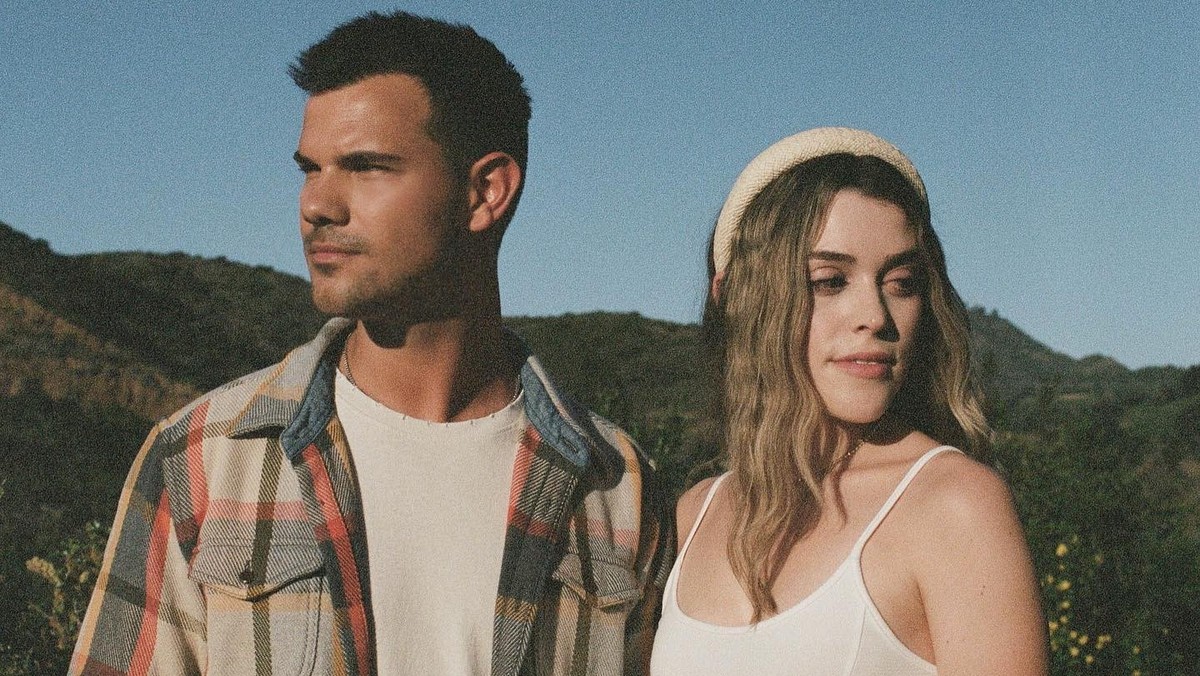 Taylor et Taylor ne regardent pas encore ensemble dans la même direction, mais ils le feront quand ils s'appelleront littéralement pareil.