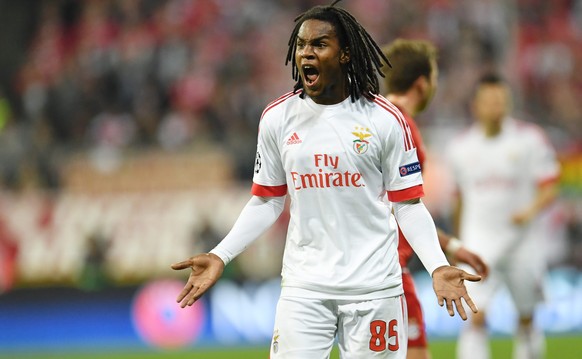 epa05245627 Benfica&#039;s Renato Sanches reacts during the UEFA Champions League quarter final first leg match between Bayern Munich and Benfica Lisbon at Allianz Arena in Munich, Germany, 05 April 2 ...