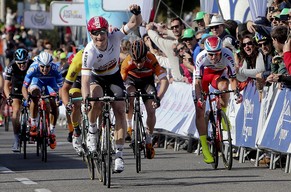 André Greipel hat am Schluss das Rad vorn.