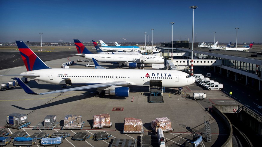 First flights resume after major breakdown in the US Apple is likely to scrap the popular iPhone model completely