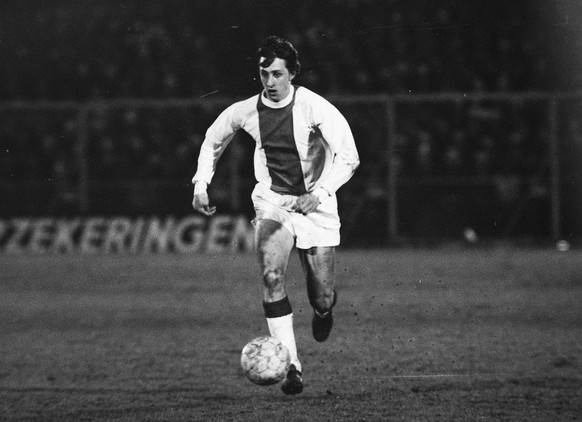 epa05229195 (FILE) A file picture dated 13 April 1969 of Dutch soccer legend Johan Cruyff in action during the European Cup semi final first leg soccer match between Ajax Amsterdam and Spartak Trnava  ...