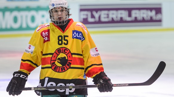 Le joueur bernois Nico Hischier, lors du match de hockey sur glace de 1/4 de finale de Coupe Suisse, Swiss Ice Hockey Cup, entre le EHC Visp et le SC Bern ce mercredi 25 novembre 2015 a la patinoire d ...