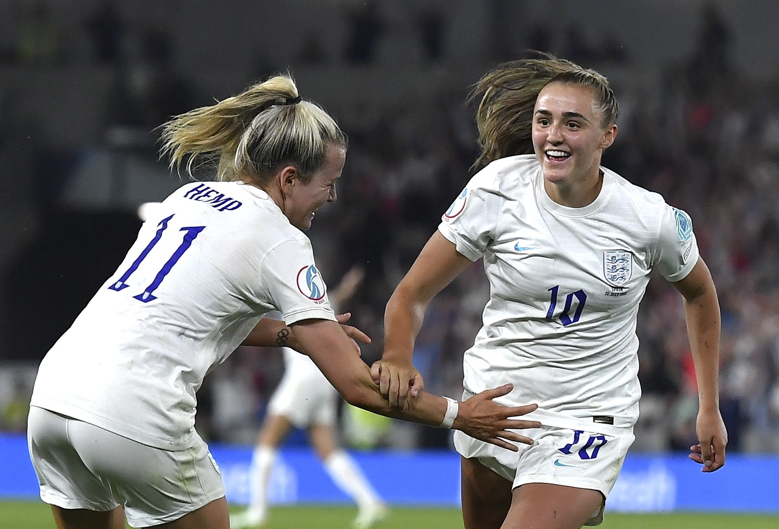 epa10082928 Georgia Stanway (R) of England celebrates with teammate Lauren Hemp (L) after scoring the 2-1 lead during the UEFA Women&#039;s EURO 2022 quarter final soccer match between England and Spa ...
