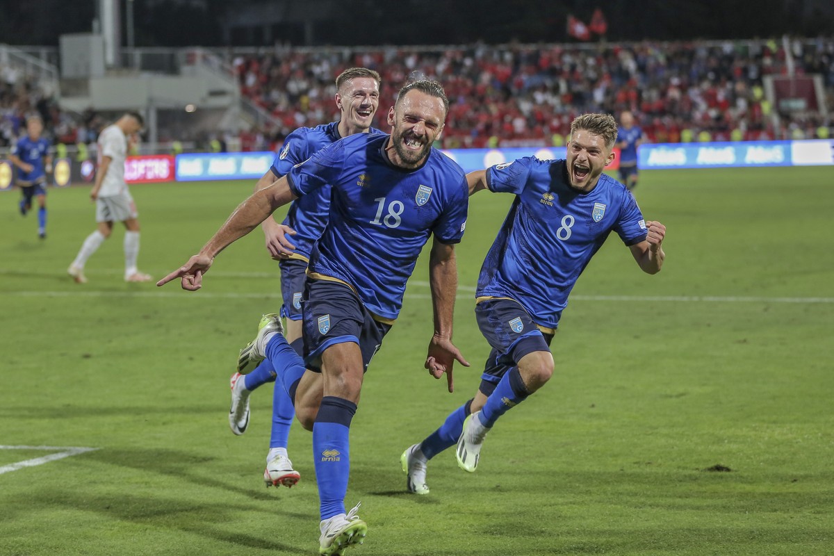 Kosovo's Vedat Muriqi celebrates after scoring his side second goal during the Euro 2024 group I qualifying soccer match between Kosovo and Switzerland at the Fadil Vokrri stadium in Pristina, Ko ...