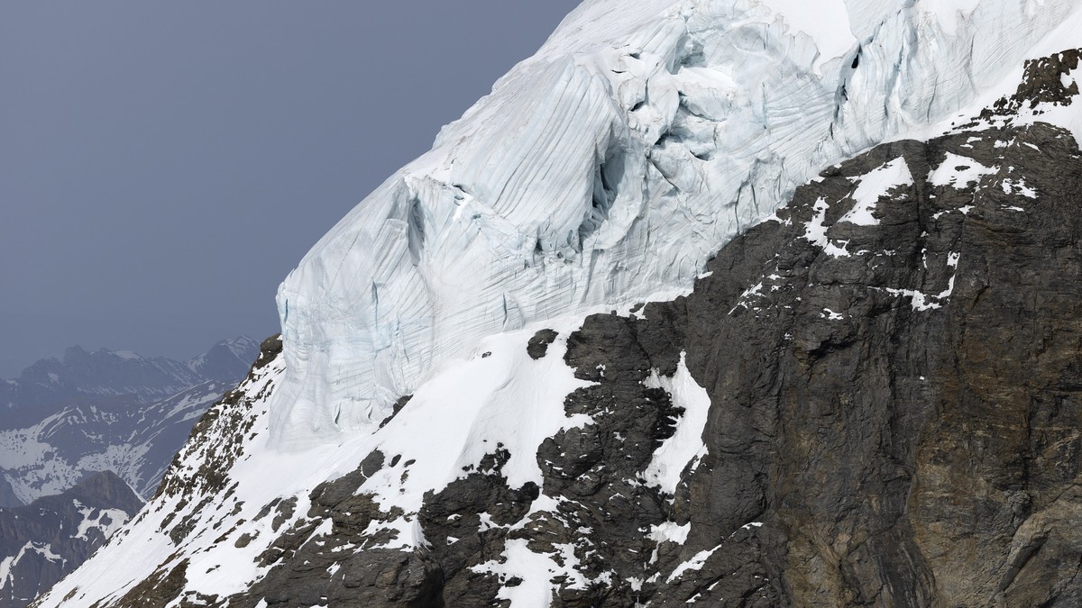 51-j-hriger-Schweizer-stirbt-bei-Heli-Absturz-am-Oberalpgletscher-VS