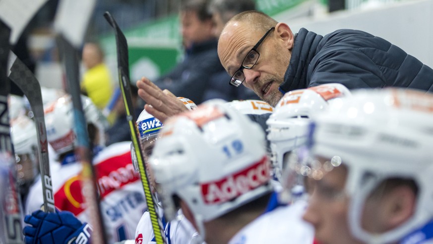 ZSC Lions Cheftrainer Hans Kossmann waehrend dem Eishockey-Meisterschaftsspiel der National League zwischen dem EHC Kloten und den ZSC Lions am Samstag, 20. Januar 2018, in Kloten. (KEYSTONE/Patrick B ...