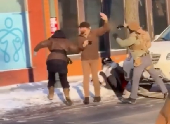 Screenshots von Videos, die die Tötung von Alex Pretti am 24. Januar 2026 aufgezeichnet hat.