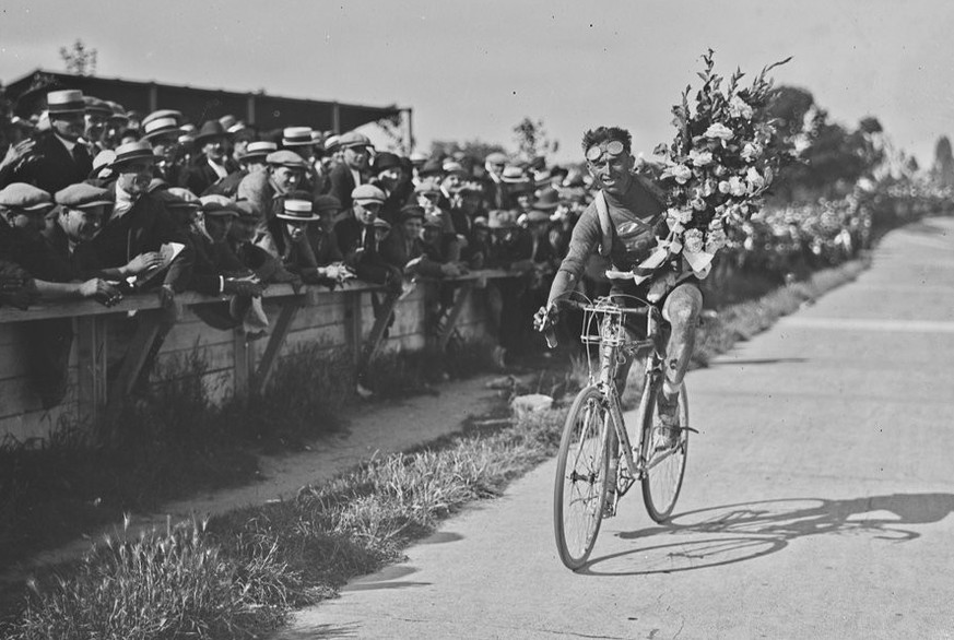 Parc des Princes [vélodrome], 20/7/24, arrivée du Tour de France [gagné par] Bottecchia