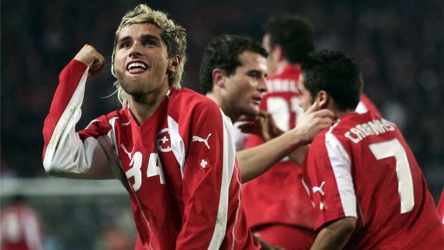 Valon Behrami zu Beginn seiner Nati-Karriere. In der skandalösen WM-Barrage 2005 ist er Teil der Equipe, die gegen die Türkei die WM-Teilnahme sichert.