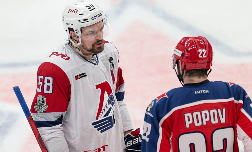 March 25, 2021. Russia, Moscow, CSKA arena. Hockey. Kontinental hockey League KHL 2020/2021. Match between PHC CSKA Moscow and HC Lokomotiv Yaroslavl. In the photo: Anton Lander and Aleksandr Popov Dm ...