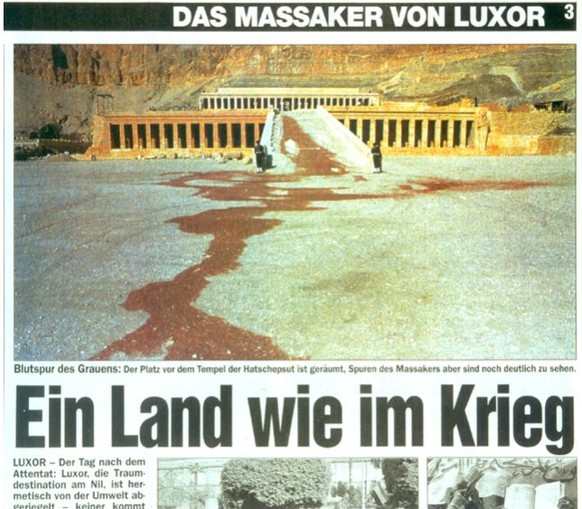 Das Schweizer Boulevard-Blatt ÇBlickÈ macht aus der Wasserpftze im Originalfoto eine Blutlache (Foto: Michael Jensch, Axel Thnker, Stiftung Haus der Geschichte der Bundesrepublik Deutschland).ÊLe jour ...