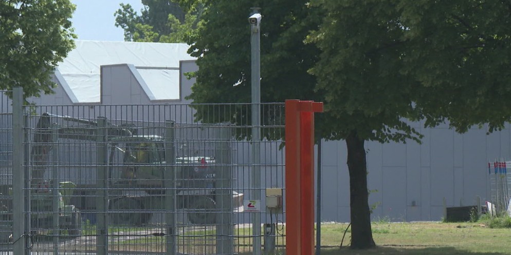 Bei der Sanierung der Justizvollzugsanstalt Witzwil ist ein beauftragtes Elektrogeschäft Konkurs gegangen. Dadurch entstehen für den Kanton Bern Mehrkosten von 4,8 Millionen Franken. Der kantonale Ver ...