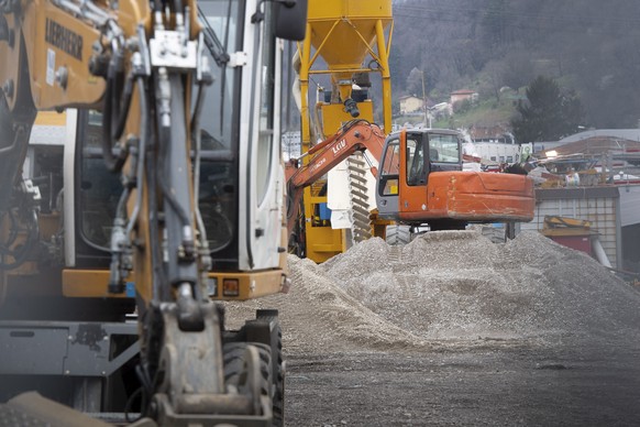 Blick auf die geschlossene Baustelle entlang der A2 bei Grancia, am Montag, 23. Maerz 2020. Das Tessin hat alle Baustellen wegen der Ausbreitung des Corona-Virus geschlossen. Der Bund kritisierte am M ...