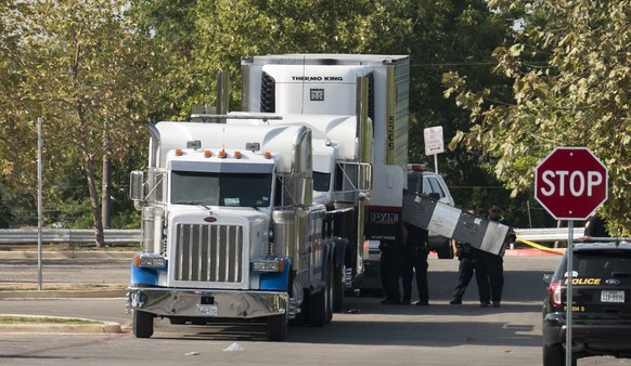epa06105459 Officials tow a truck that was found to contain 38 suspected illegal immigrants in San Antonio, Texas, USA, 23 July 2017. Eight of the people died at the scene, seventeen were transported  ...