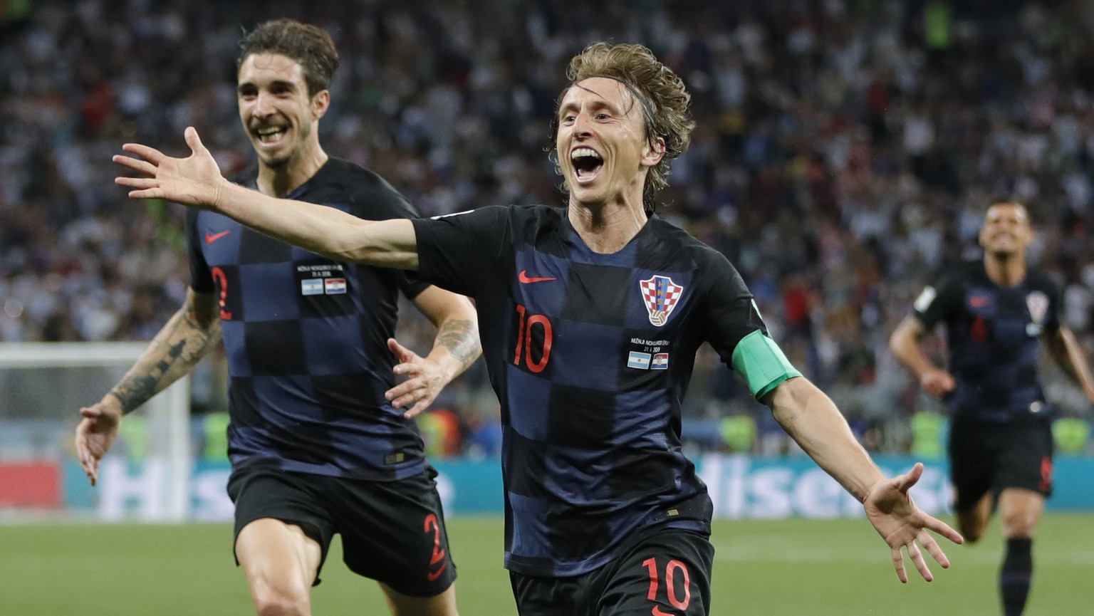 Croatia&#039;s Luka Modric, right, celebrates with teammates after scoring his side&#039;s second goal during the group D match between Argentina and Croatia at the 2018 soccer World Cup in Nizhny Nov ...